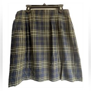 Gap navy blue , green, and white plaid rayon wrap around skirt size 8.